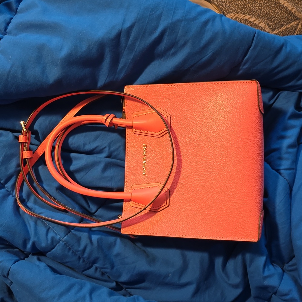 Authentic NWOT Michael Kors Medium Pebble Leather Crossbody